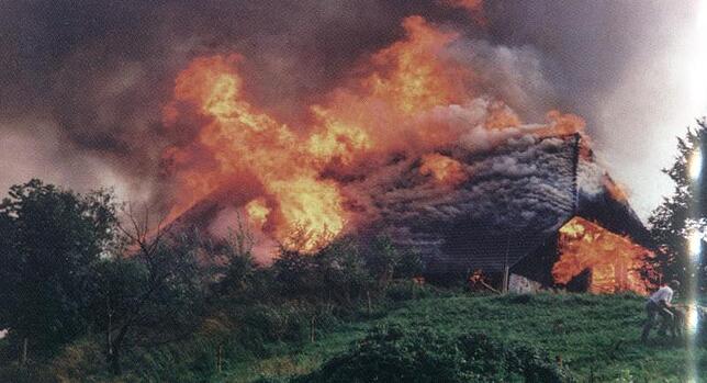 6. August 1995: Brand eines Bauernhofes in Stockburg.