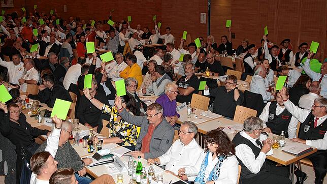 Bei der Hauptversammlung der Vereinigung Schwäbisch-Alemannischer Narrenzünfte im Herbst 2021 in der Engener Stadthalle stimmten die ...
