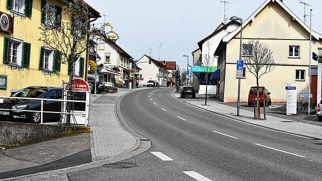 Gespensterstadt Jestetten: Wo ansonsten täglich rund 18.000 Fahrzeuge verkehrten, herrscht zurzeit gespenstische Ruhe.