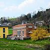 Zimmermeister Markus Veit bewohnt in Billafingen selbst ein kleines Modulhaus, das er mit Architekt Wolfgang Wurster als Partner ...