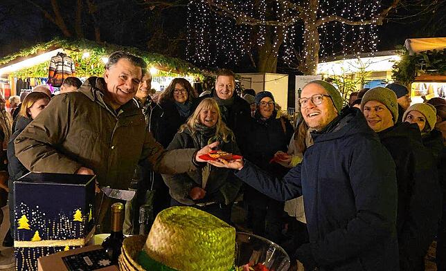 Bild 11: Der Hincooker backt für die Konstanzer Tafel: Bilder der Spendenaktion auf dem Weihnachtsmarkt