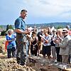 Applaus für Kreisarchäologe Jürgen Hald (links) sowie die Experten der Firma ÁrchaeoTask, die gemeinsam die bisherigen archäologischen ...