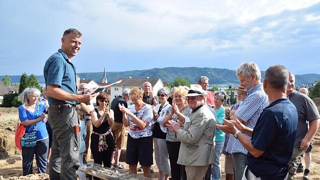 Applaus für Kreisarchäologe Jürgen Hald (links) sowie die Experten der Firma ÁrchaeoTask, die gemeinsam die bisherigen archäologischen ...
