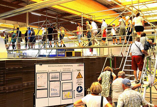 Bild 2: Die Firma Straub in Bräunlingen feiert Riesenjubiläumsfest: Die Stimmung ist grandios.