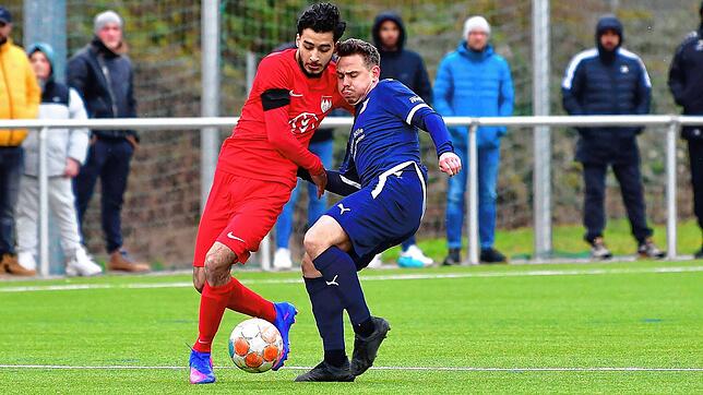 Wiedersehen am 3. Spieltag: Bünyamin Cakir (links) und FC Tiengen 08 haben am Sonntag, 4. September, den VfB Waldshut mit Ibni Jusufi zu ...