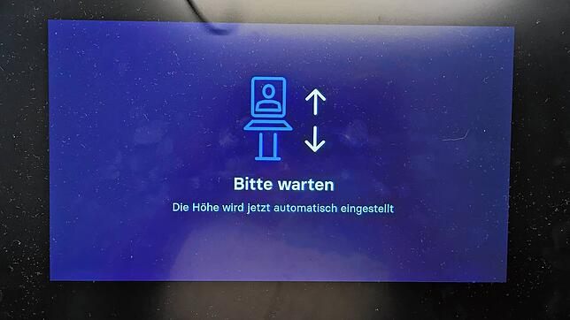 Die Körpergröße erkennt das Gerät vollautomatisch. Es können Menschen mit einer Körpergröße von bis zu zwei Metern erfasst werden.