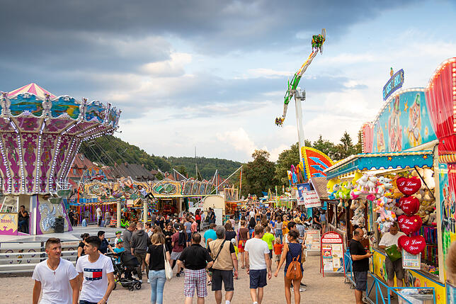 Chilbi ist auch Rummel: Auf dem Festplatz erwarten die Besucher Fahrgeschäfte, Attkraktionen und kulinarische Vielfalt.