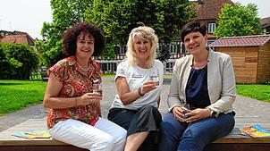 Anette Wiggenhauser und Claudia Arnegger sowie Hauptamtsleiterin Regina Holzhofer (von links) freuen sich auf das 47. Stadtfest, dass ...