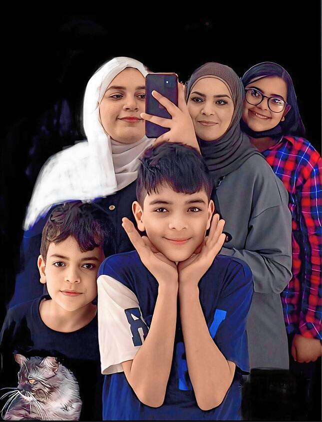 Najwa Juma (Zweite von rechts) mit ihren Kindern Layan, Nissan, Ahmed, Omar und Katze Luna.