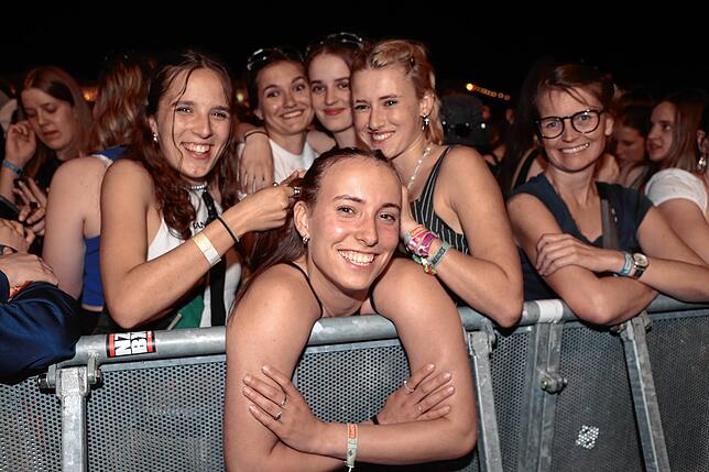 Bild 11: Campus Festival 2024 - Bilder von Juli, Juju und ihren Fans