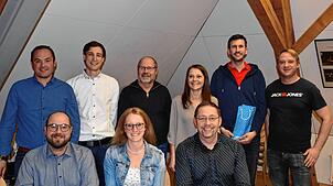 Die Vorstandschaft: (von links, sitzend) Marc Roth, Lea Münzer und Marcel Mämpel, stehend Stefan Staiger, Steffen Wälde, Hans Joachim ...