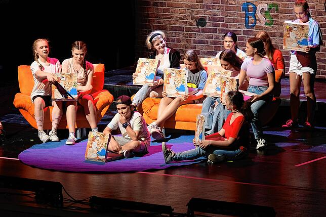 Das Minimusical der Bodensee-Schule St. Martin zeigt, dass Pubertät oft Stress mit Eltern und kleinen Geschwistern bedeutet.