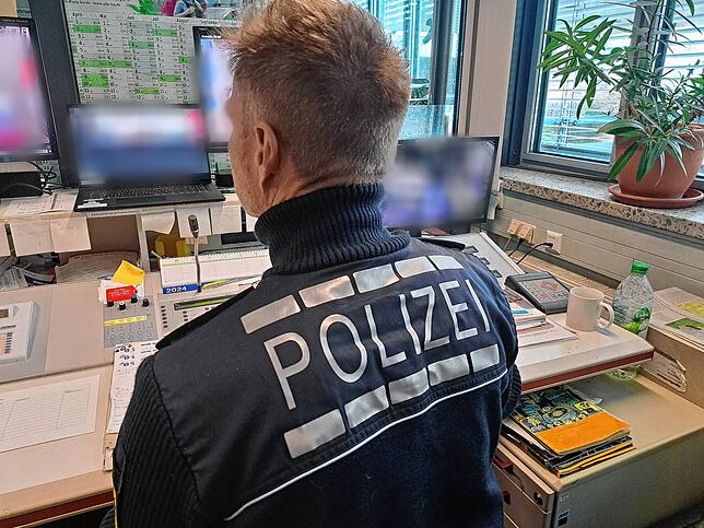 Live-Übertragung von der Partymeile: Die Polizei überwacht die Färberstraße in VS-Villingen vom Kontrollraum im Revier in der Waldstraße ...