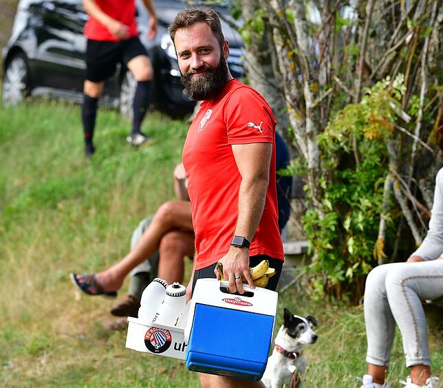 Platzverweis: Betreuer René Gaveau platzte nach Gelb-Rot gegen Sebastian Meier vom FC Hochrhein der Kragen – und holte sich prompt ...