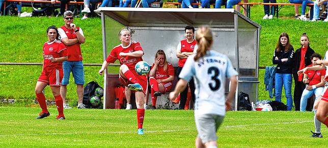 Bild 12: SV Niederhof besiegt SG Ebnet mit 4:1 im Hinspiel der Verbandsliga-Relegation &ndash; wir haben Bilder!