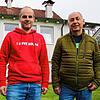Verständnislos: PV-Anlage-Profi Sebastian Kaiser und Raimund Hupfer vor dem Haus, auf dessen Dach laut Energieversorger EVKR zumindest ...