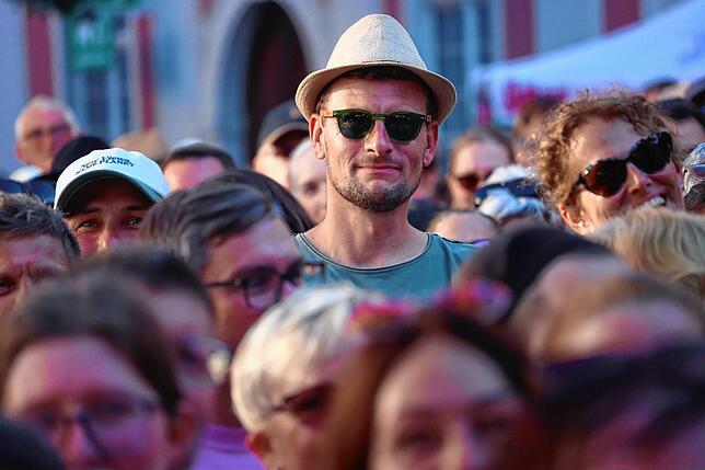 Bild 27: Open Air in Meersburg: Samu Haber verzaubert Fans