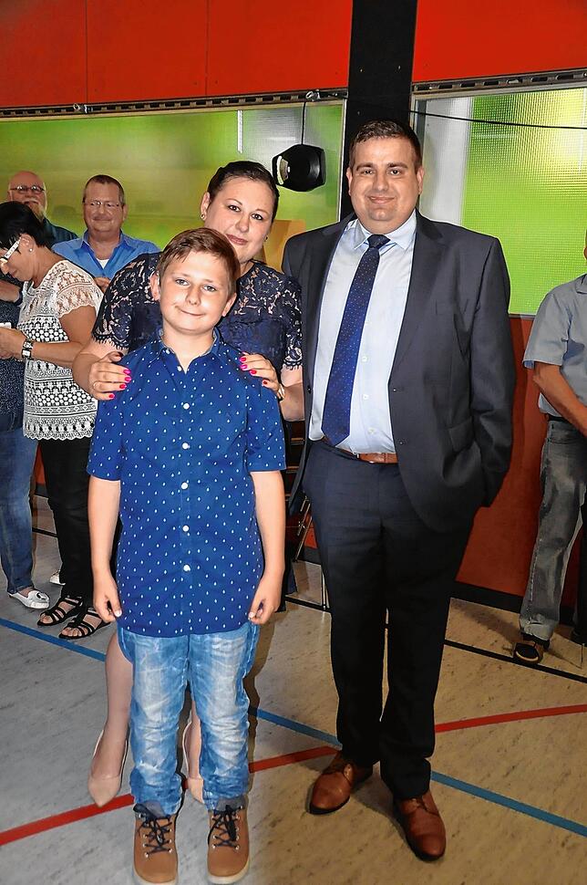 Jan Albicker mit Ehefrau Jenny und Sohn Jan-Leon. Bild Claus Bingold
