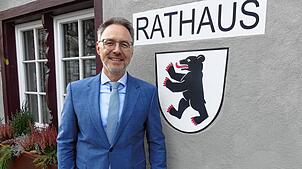 Bürgermeister Martin Rupp möchte gern im Rathaus in Bermatingen bleiben. Im Herbst wird er für seine vierte Amtszeit kandidieren. Bild: ...