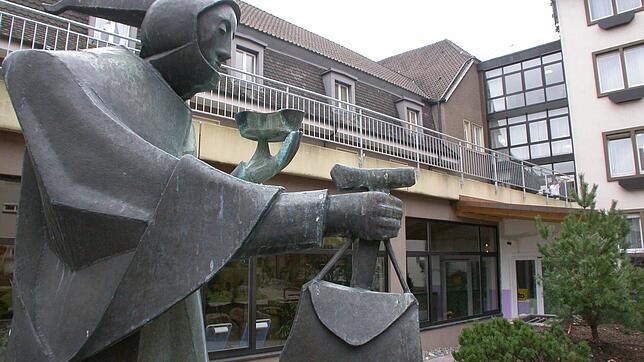 Das Altenpflegeheim Marienhaus hat eine verlängerte Betriebserlaubnis bis Ende 2021 erhalten. Dann muss der Neubaus auf dem Campus stehen.