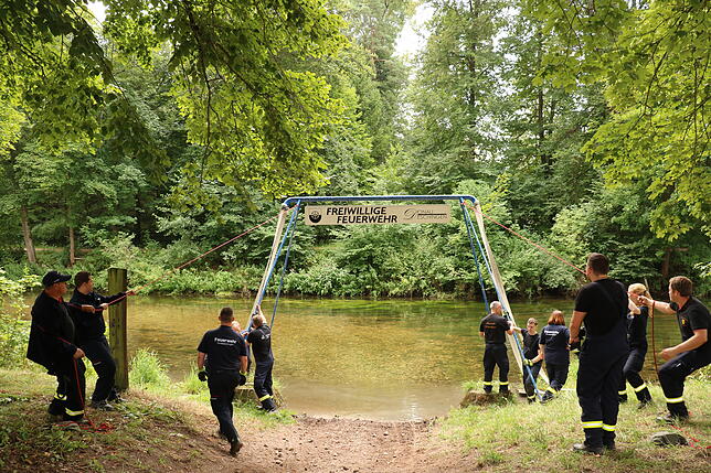 Bild 17: Bilder von der Freiwilligen-Arbeit der Feuerwehr beim Marathon der Gespannfahrer