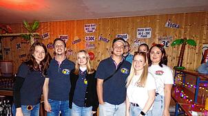 Trotz der Arbeit bei der Afterparty zum Kreislandjugendtag in Wolterdingen haben (von links) Leni Dörle, Steffen Mantel, Lea Haas, ...