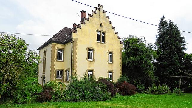 Das Gutmadinger Pfarrhaus steht nun offiziell zum Verkauf. Die Kirche bietet den Kauf des Gebäudes mit einem Erbbaupachtvertrag an. ...