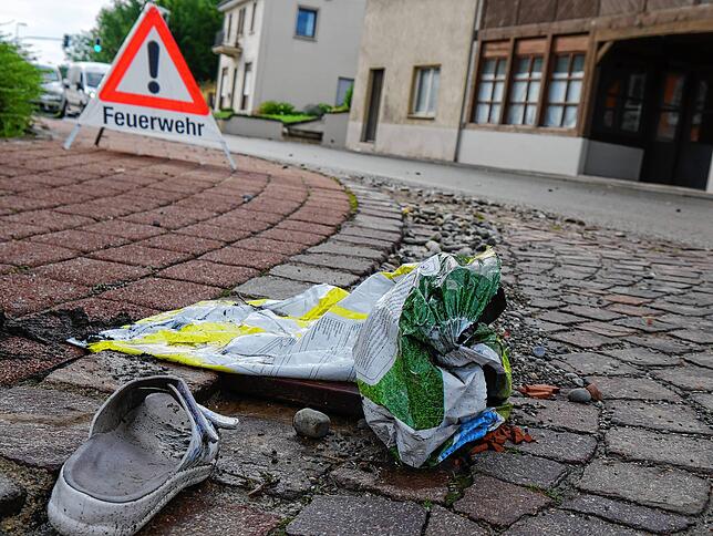Am Tag nach dem heftigen Regen im Juli 2021 werden die Schäden erst deutlich. Die Feuerwehr war tagelang im Dauereinsatz, um die größten ...