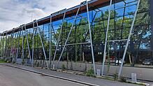 Die Anne-Frank-Halle ist ein Neubau, hat aber schon zwei massive Wasserschäden hinter sich.