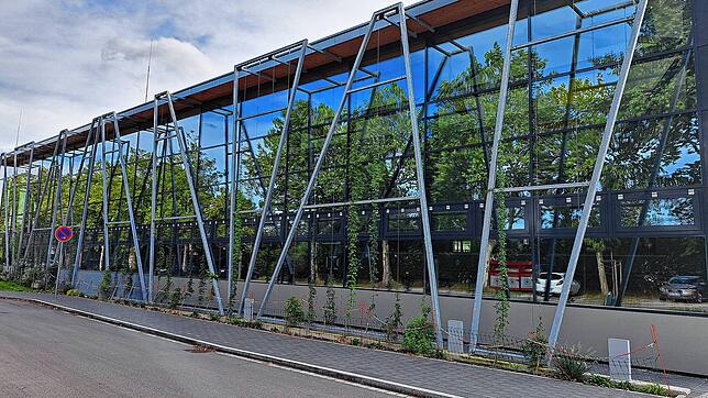 Die Anne-Frank-Halle ist ein Neubau, hat aber schon zwei massive Wasserschäden hinter sich.