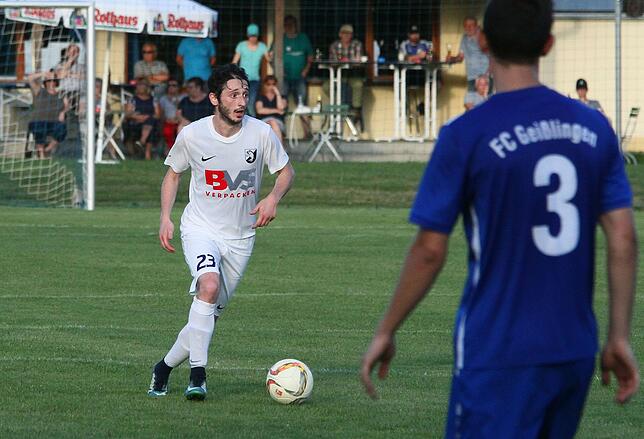 Bild 9: FC Erzingen müht sich in der Verlängerung zum 3:2-Pokalsieg beim Lokalrivalen FC Geißlingen &ndash; und wir haben Bilder!