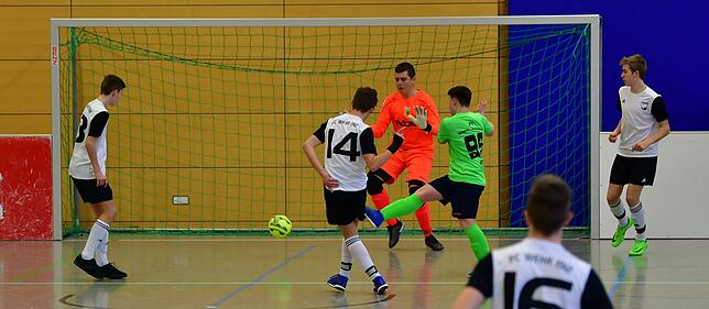 Bild 1: Zweite Garnitur des Gastgebers ist chancenlos beim 1:10 gegen den FC Wehr