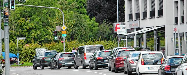 Ebenfalls um 11.06 Uhr auf der B31 in Fischbach. Wer von Friedrichshafen Richtung Immenstaad möchte, wird derzeit eher nicht den Umweg ...