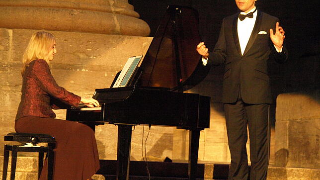 Die Pianistin und Komponistin Iara Behs-Dietsche und der Moderator und Entertainer Marten Krebs gestalten den Epilog zu den „Säulen der ...