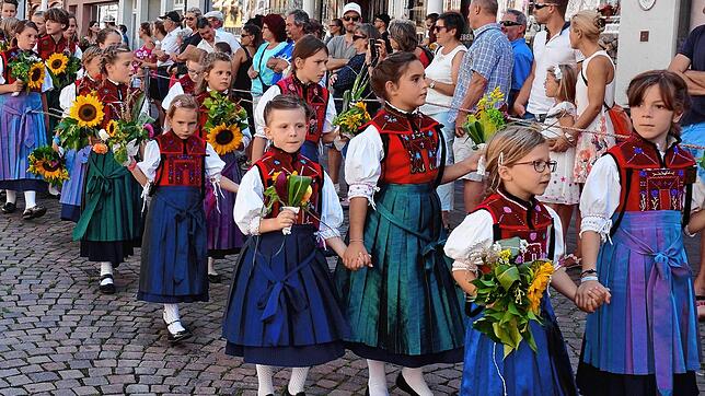 Tanzvorführungen: Der Nachwuchs der Vereinigung Alt-Waldshut -hier beim Chilbiumzug 2019- wird am Traditionstag mit Tänzen unterhalten. ...