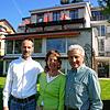 Werner Rummel gemeinsam mit seiner Frau und seinem Sohn Carlo Rummel im Garten des Strandhotels. Die Familie muss den Wellness- und ...