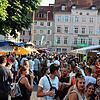 Gut besucht und gute Stimmung: Schon am Eröffnungstag strömten die Besucher auf den Platz, kaum dass der Startschuss zum Weinfest 2022 ...