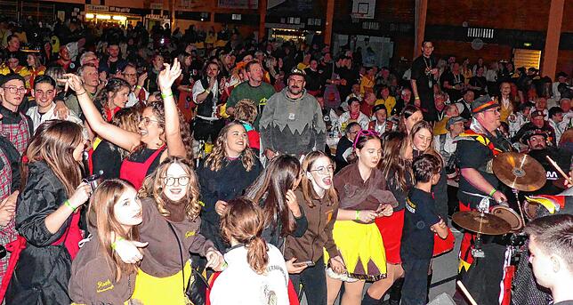 Die Halle kocht beim Alb-Lauchert-Ringtreffen in der Alemannenhalle.