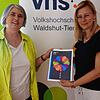 Vielfältige Angebote der Volkshochschule Waldshut-Tiengen: Leiterin Martina Erdmann (links) und Geschäftsführerin Cindy Fehrenbacher ...