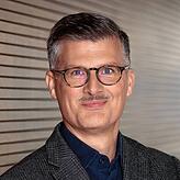 Und wenn kein Zuschlag kommt? „Wir würden mehrere Jahre in der Forschung verlieren“, sagt Dirk Leuffen, Prorektor für Forschung, ...