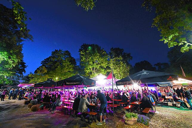 Der Biergarten auf dem Festivalgelände. Wer nicht ins Konzert geht, kann dort den Abend verbringen.