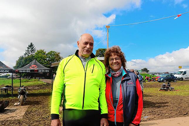 Bild 2: Geländemaschinen drehen auf: Motocross-Fahrer beweisen bei der Enduro-Challenge in Löffingen Geschicklichkeit und Mut