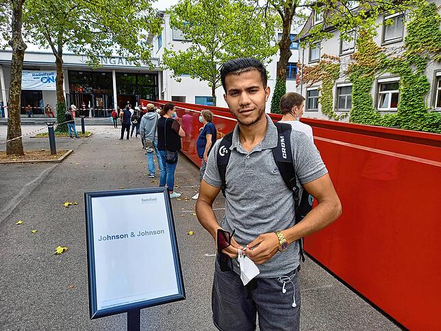 Bild 6: 3-G-Regelung, Sommerurlaub oder anstehendes Wintersemester: Warum sich Impfwillige beim Gemeindeimpftag pieksen ließen