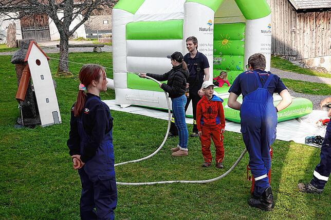 Bild 4: Buntes Programm zur „Langen Nacht der Feuerwehr“