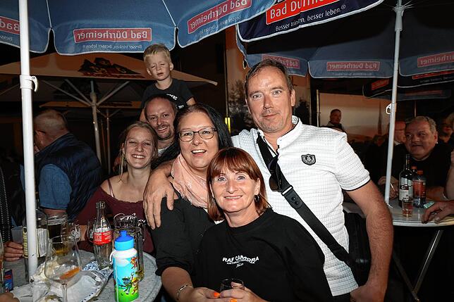Bild 23: Wollmatinger Dorffest 2025: Wilde Engel bringen Stimmung und Partyfeeling pur