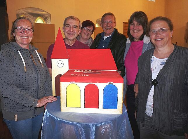 Spenden für die Christuskirche: Mit dieser besonderen Kasse wird Geld für die Innensanierung der evangelischen Christuskirche gesammelt, ...