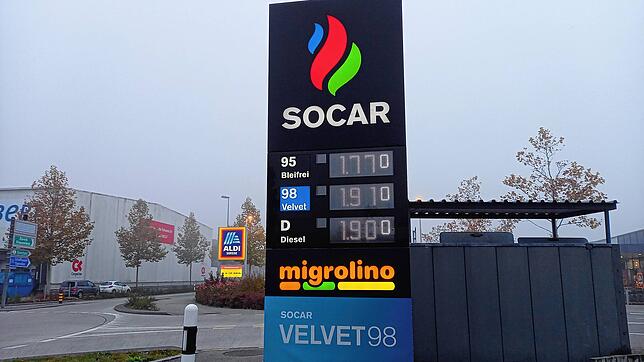 In der Schweiz zu tanken ist für Konstanzer meistens billiger. Nicht immer lohnt sich aber eine Fahrt.