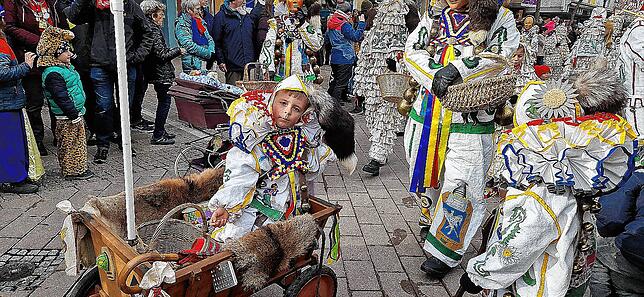 Bild 28: Der Montagsumzug in Bad Dürrheim setzt den gutgelaunten Punkt unter die diesjährige Fasnet &ndash; Teil 2