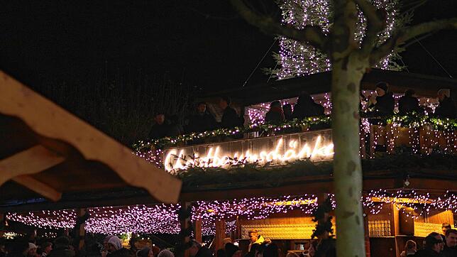 Am Glühweinstand Christbaumschänke am Gondelehafen hat ein Dieb gleich eine ganze Kasse mitgehen lassen. Er hat einen niedrigen ...
