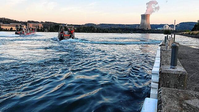Badeunfall bei Rietheim fordert mutmaßlich ein Todesopfer. Beim Baden im Rhein wurde ein Schwimmer von der Strömung abgetrieben und ging ...